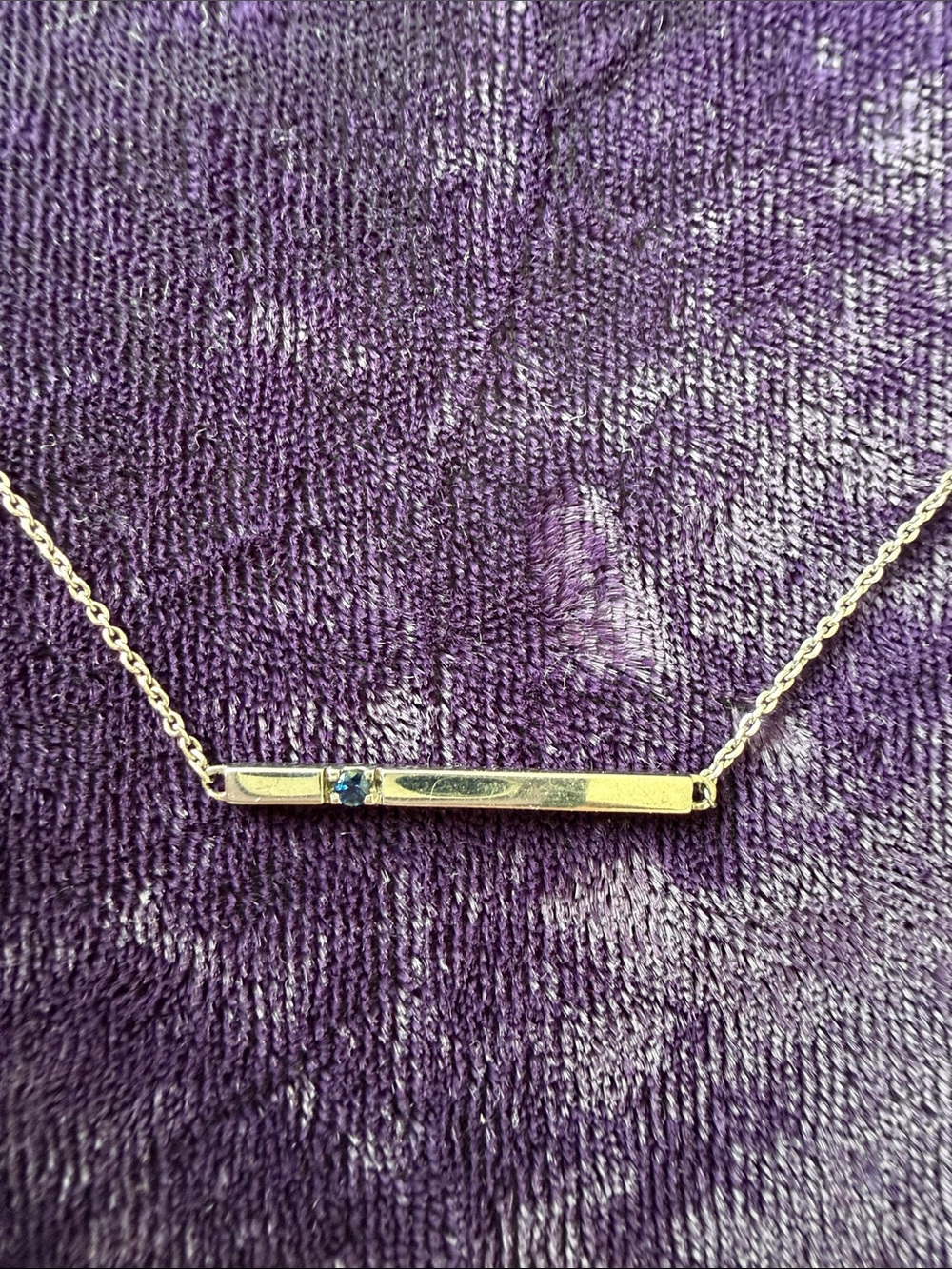 Contemporary 925 sterling silver bar pendant necklace with blue sapphire